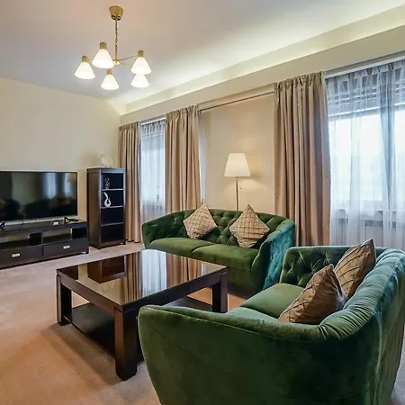 Apartamento Lovely - 3 Bdr. Serviced In Old Town *