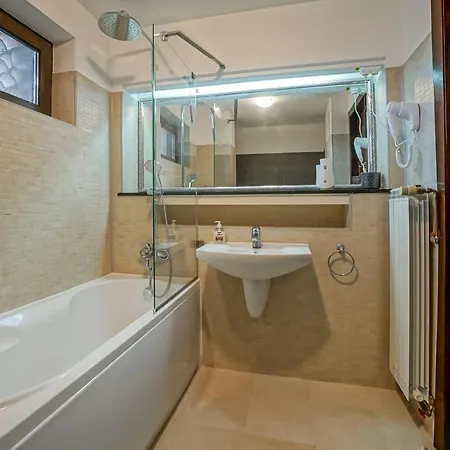 Apartamento Lovely - 3 Bdr. Serviced In Old Town Bucarest