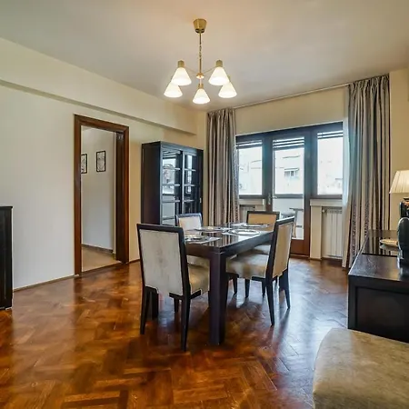 Lovely - 3 Bdr. Serviced In Old Town Bucarest