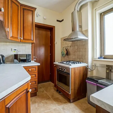 Lovely - 3 Bdr. Serviced In Old Town Bucarest