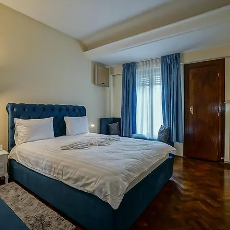 Lovely - 3 Bdr. Serviced In Old Town Bukarest