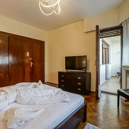 Lovely - 3 Bdr. Serviced In Old Town * 布加勒斯特