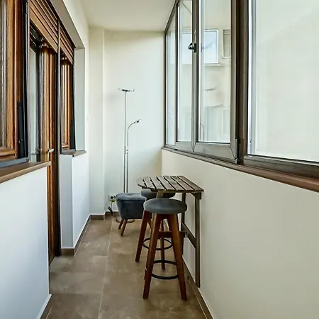 Lovely - 3 Bdr. Serviced In Old Town Apartman *