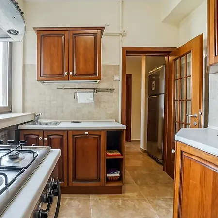 Lovely - 3 Bdr. Serviced In Old Town Apartment