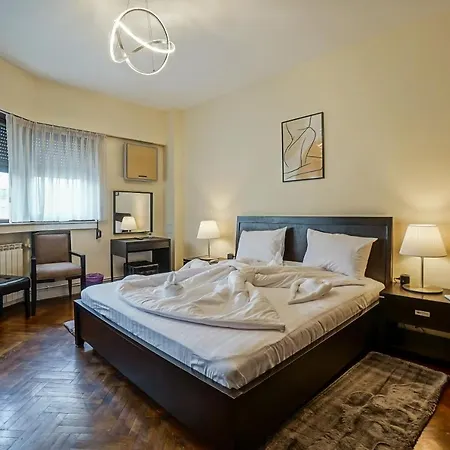 Lovely - 3 Bdr. Serviced In Old Town