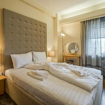 Lovely - 3 Bdr. Serviced In Old Town Apartment Bucharest