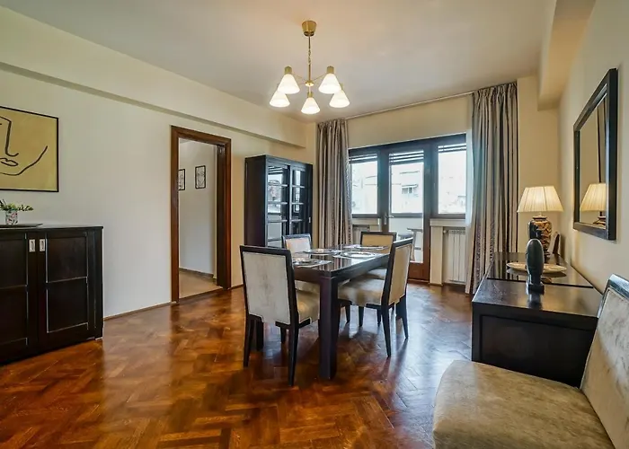 Lovely - 3 Bdr. Serviced In Old Town Bukarest