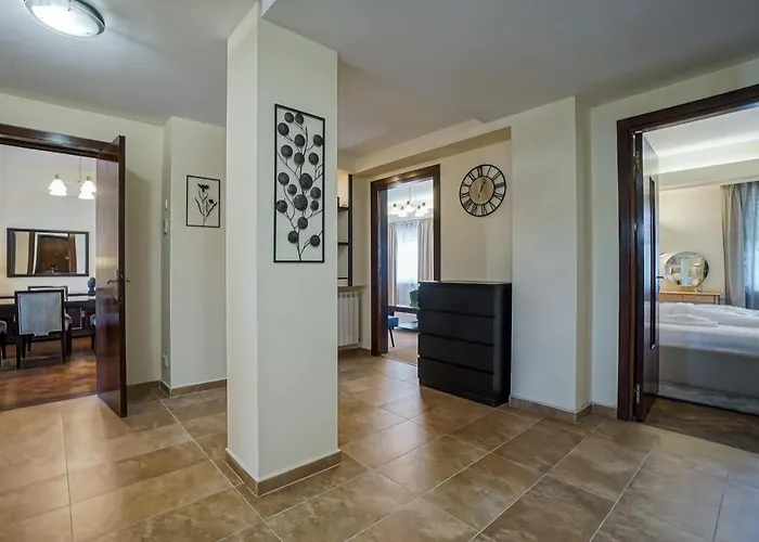 Lovely - 3 Bdr. Serviced In Old Town Apartment Bukarest