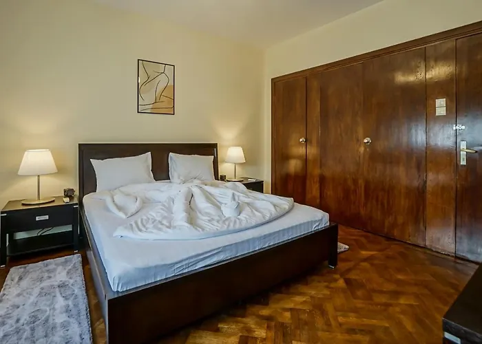 Lovely - 3 Bdr. Serviced In Old Town Apartman Bukarest