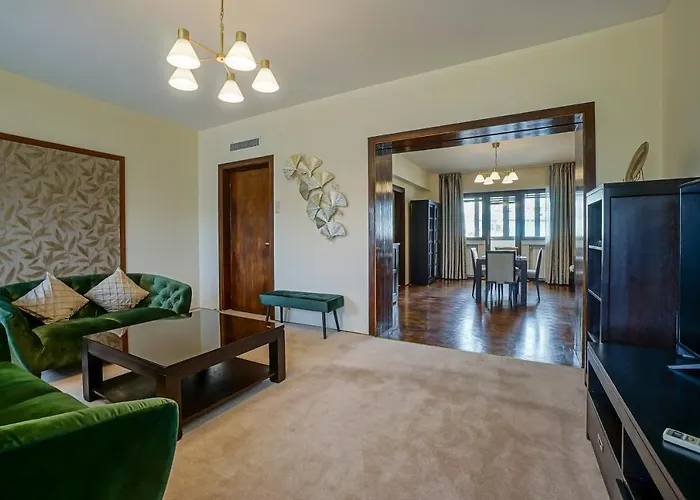 Lovely - 3 Bdr. Serviced In Old Town