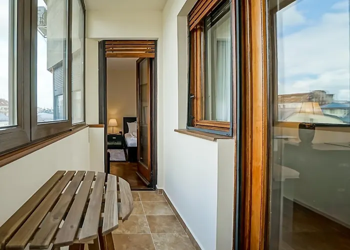 Lovely - 3 Bdr. Serviced In Old Town * Bukarest