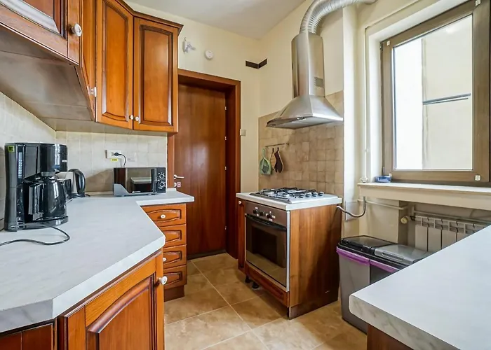 Lovely - 3 Bdr. Serviced In Old Town Bukarest
