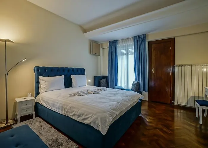 Lovely - 3 Bdr. Serviced In Old Town Bukarest