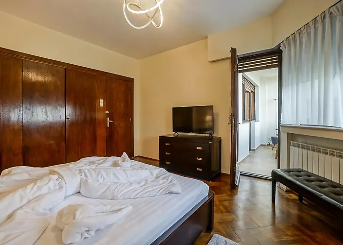 Lovely - 3 Bdr. Serviced In Old Town * Bukarest