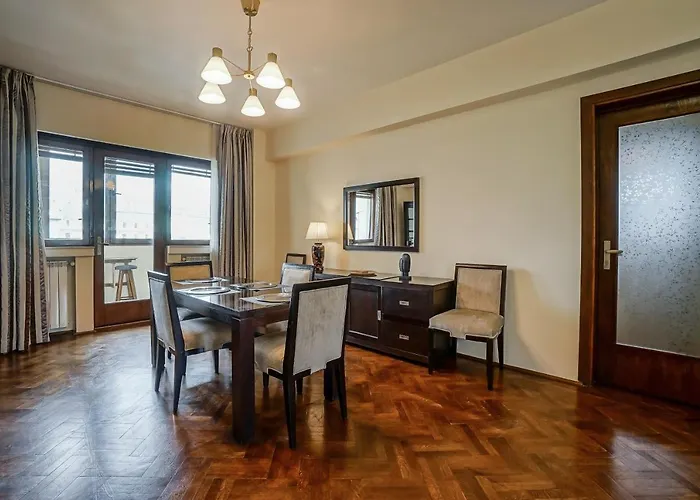 Lovely - 3 Bdr. Serviced In Old Town * Bukarest