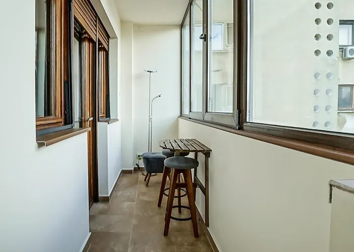 Lovely - 3 Bdr. Serviced In Old Town Apartman *