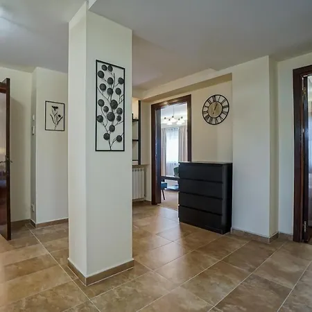 Lovely - 3 Bdr. Serviced In Old Town Apartman Bukarest