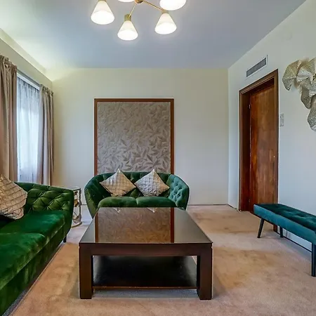 Lovely - 3 Bdr. Serviced In Old Town