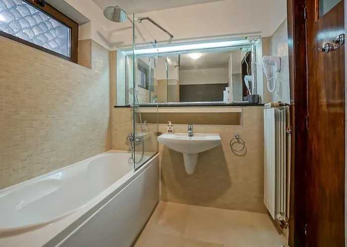 Διαμέρισμα Lovely - 3 Bdr. Serviced In Old Town Βουκουρέστι
