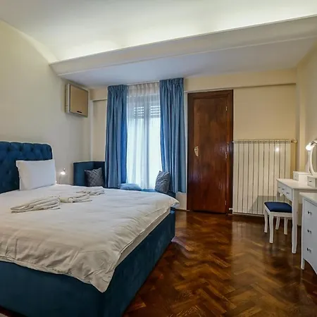 Апартаменты Lovely - 3 Bdr. Serviced In Old Town